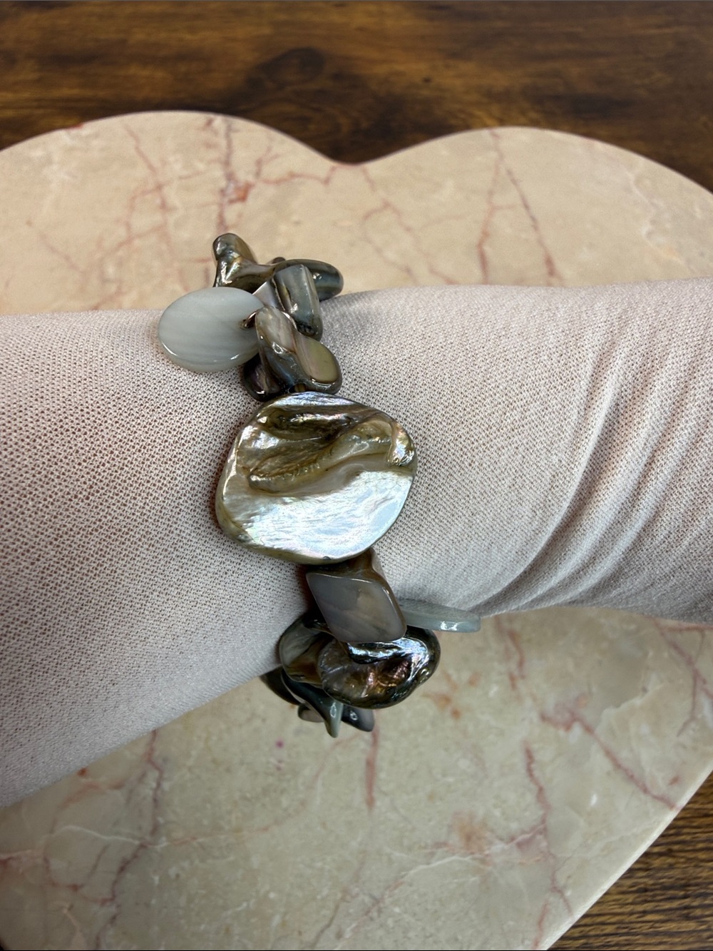 Iridescent Shell Disc Stretch Bracelet - Women Jewelry - Picture 3 of 8